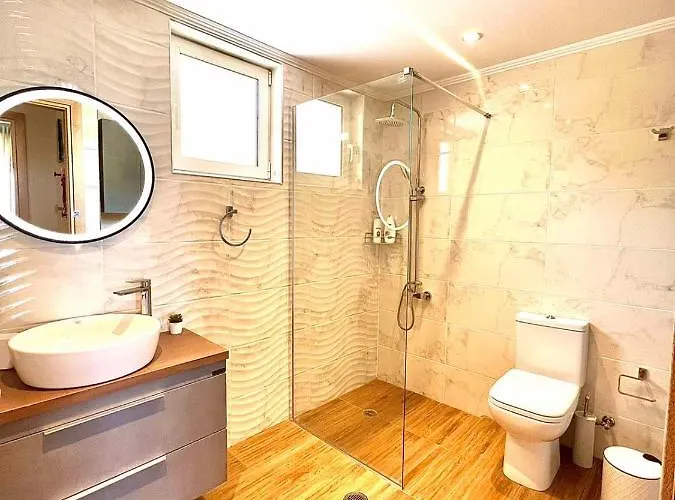 Апартаменты Cosy With Great Views