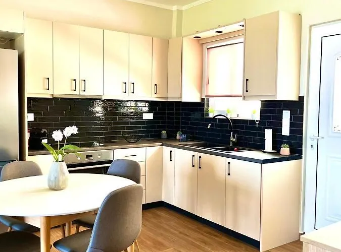 Cosy With Great Views *