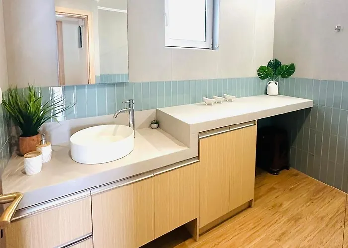 Апартаменты Cosy With Great Views Лонга