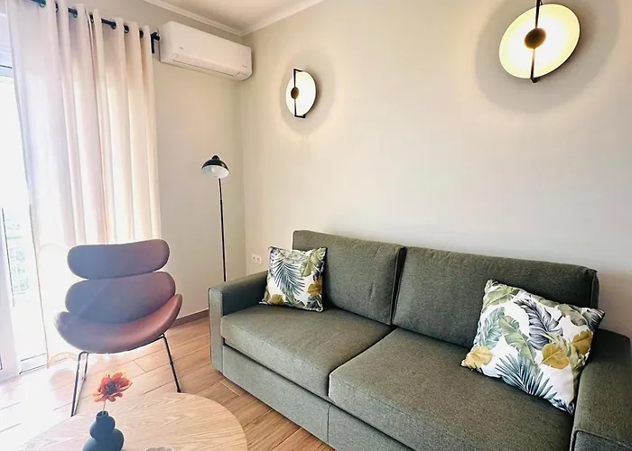 Апартаменты Cosy With Great Views Лонга